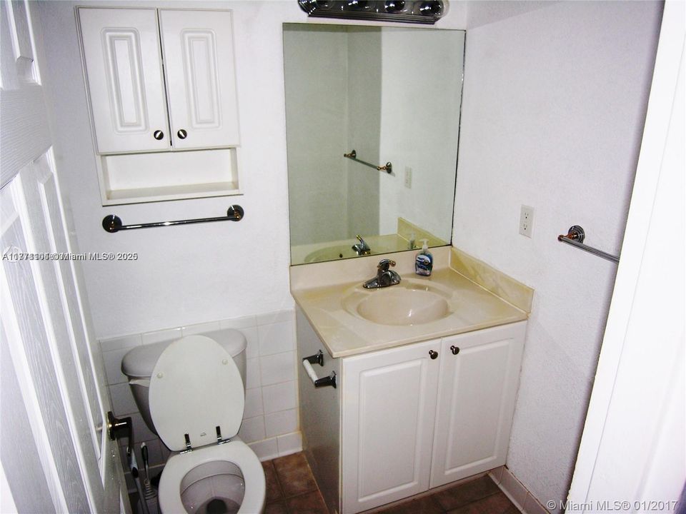 Recently Rented: $1,990 (0 beds, 1 baths, 590 Square Feet)