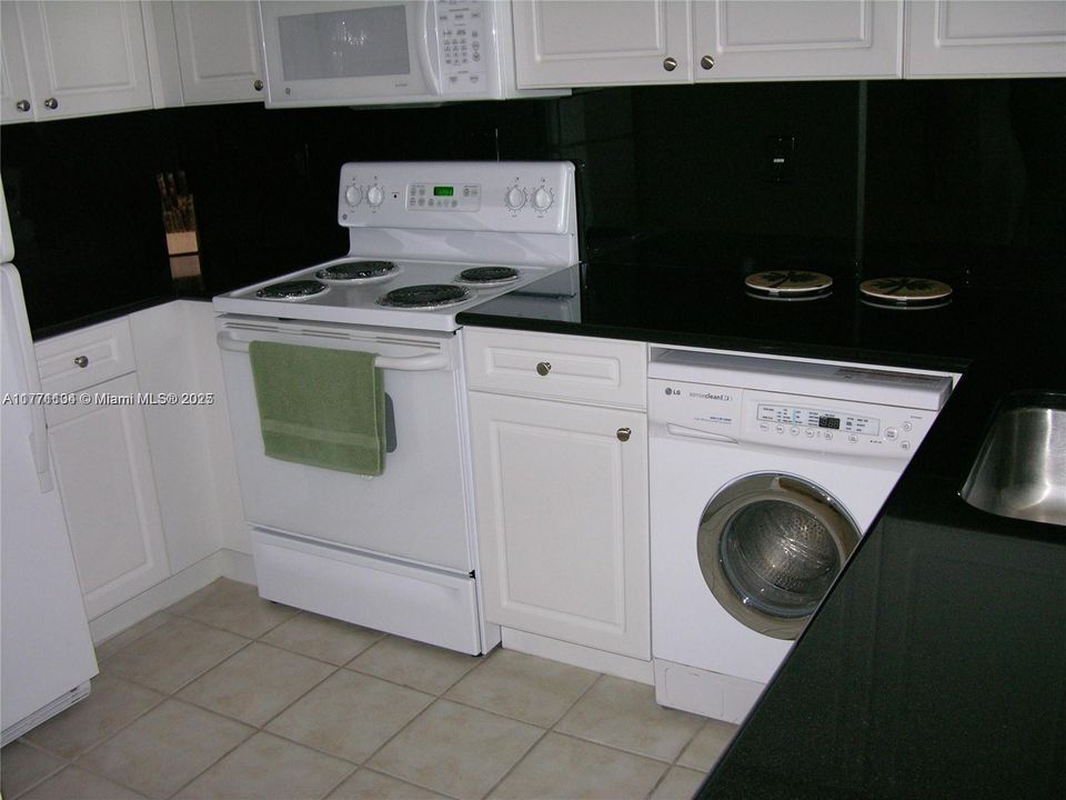 Recently Rented: $1,990 (0 beds, 1 baths, 590 Square Feet)