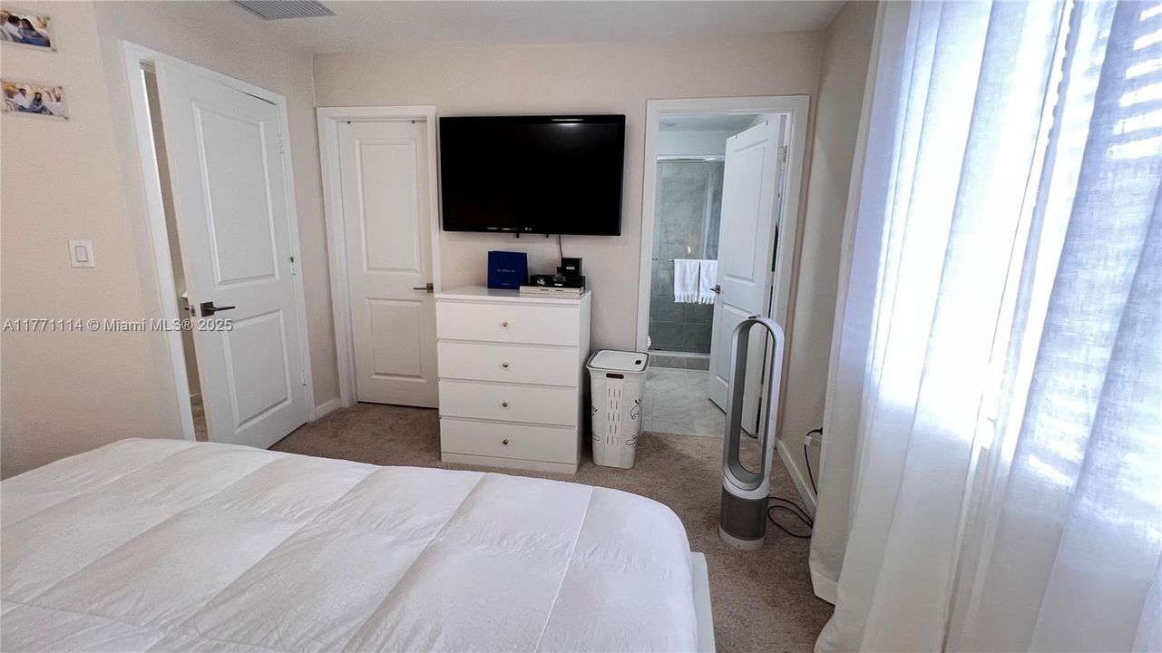 Recently Sold: $319,900 (3 beds, 2 baths, 1302 Square Feet)