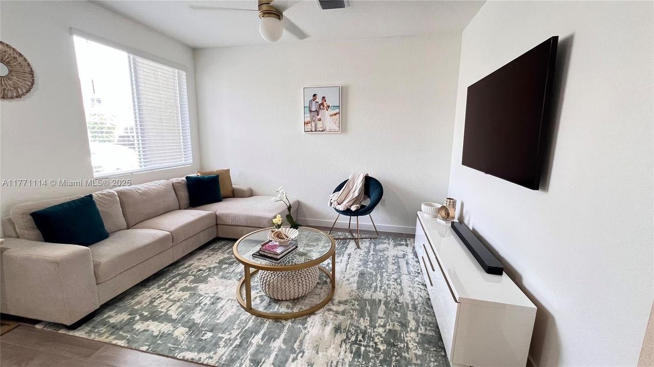 Recently Sold: $319,900 (3 beds, 2 baths, 1302 Square Feet)