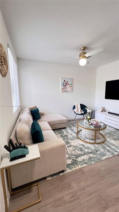 Recently Sold: $319,900 (3 beds, 2 baths, 1302 Square Feet)