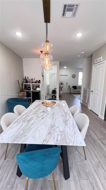 Recently Sold: $319,900 (3 beds, 2 baths, 1302 Square Feet)