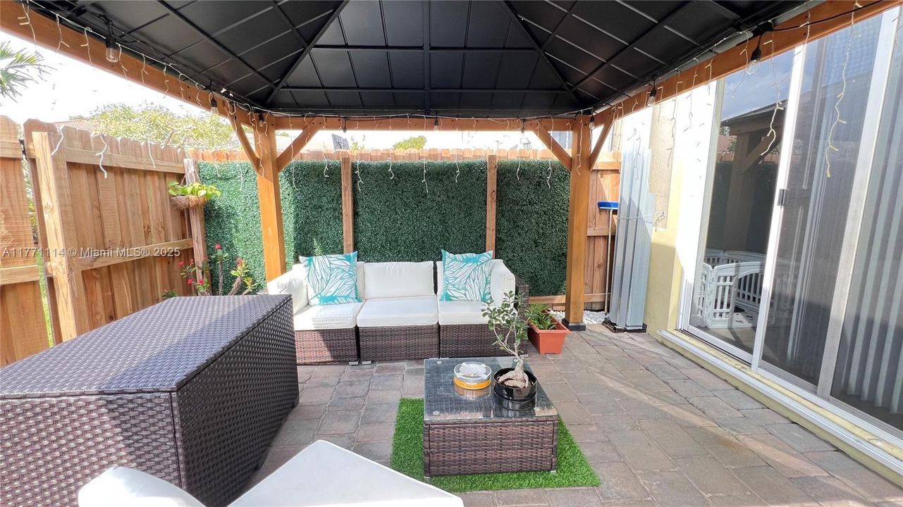 Recently Sold: $319,900 (3 beds, 2 baths, 1302 Square Feet)