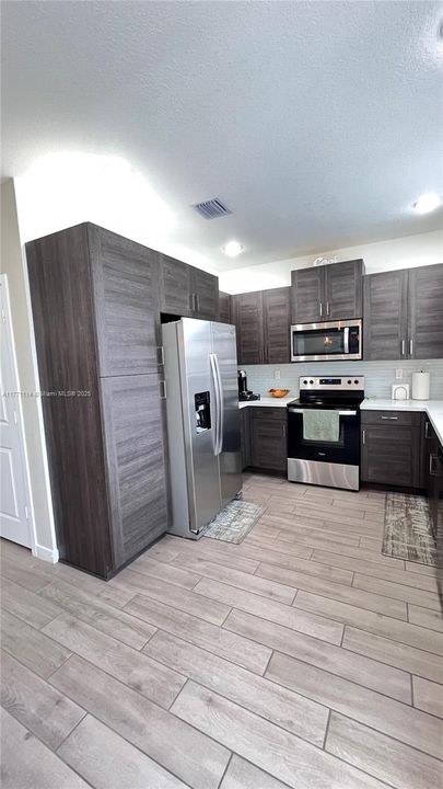 Recently Sold: $319,900 (3 beds, 2 baths, 1302 Square Feet)