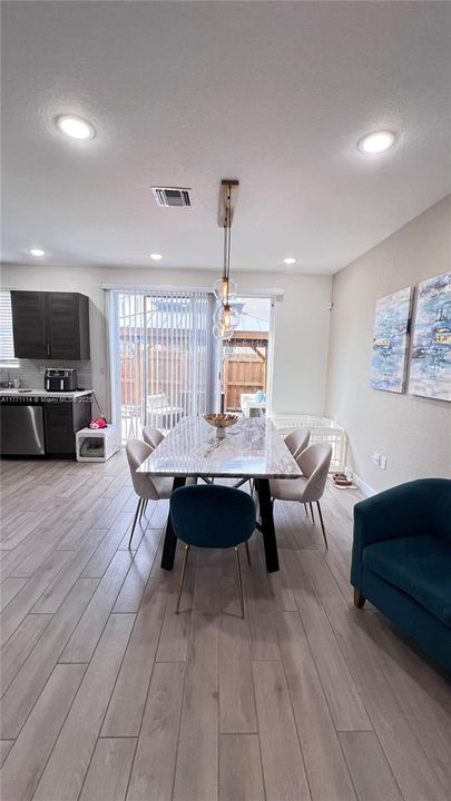 Recently Sold: $319,900 (3 beds, 2 baths, 1302 Square Feet)