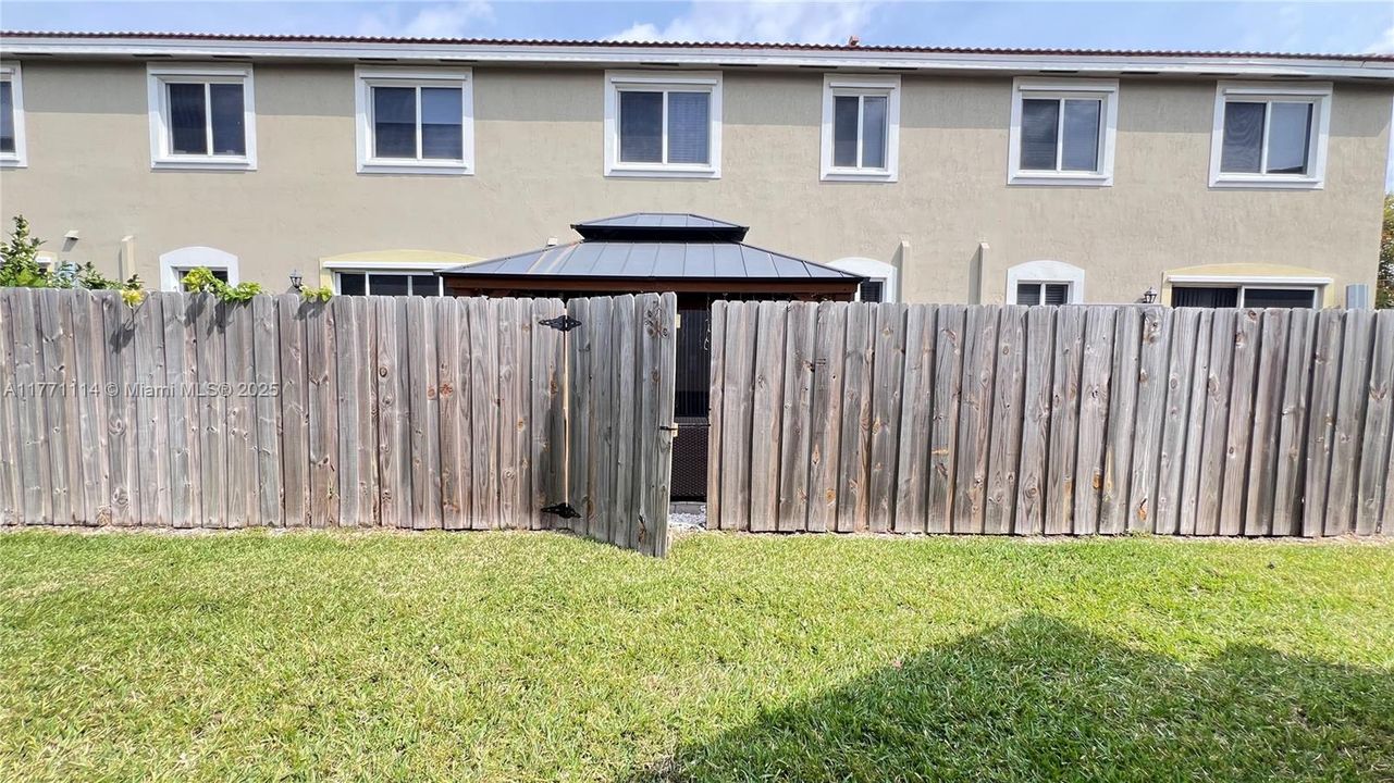 Recently Sold: $319,900 (3 beds, 2 baths, 1302 Square Feet)