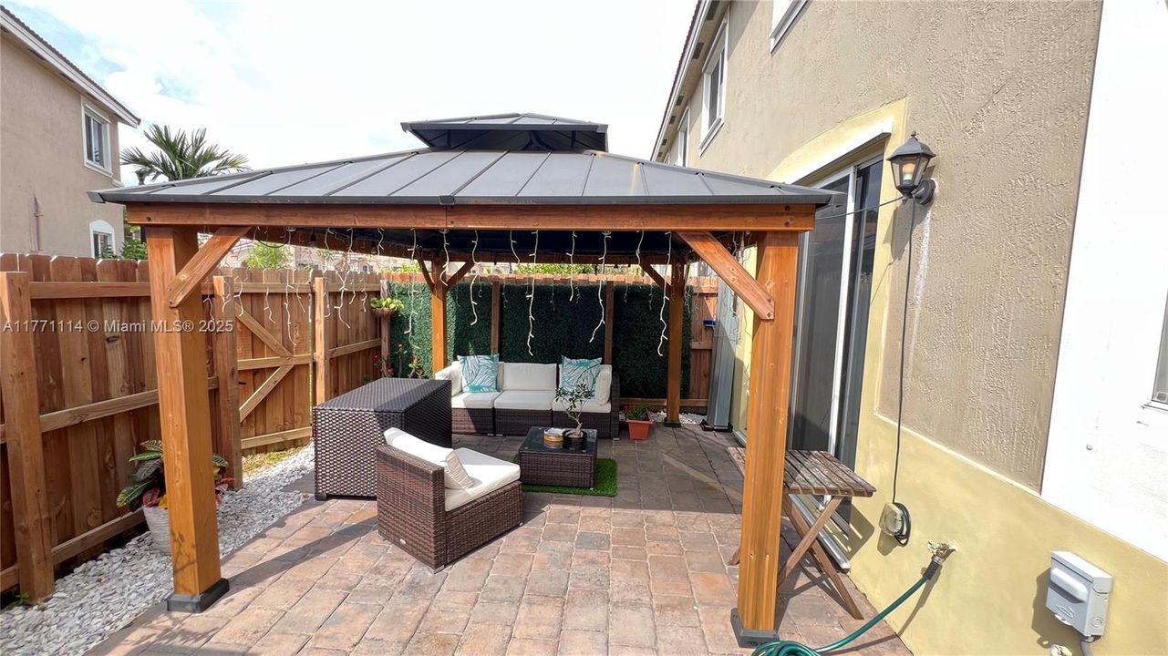 Recently Sold: $319,900 (3 beds, 2 baths, 1302 Square Feet)