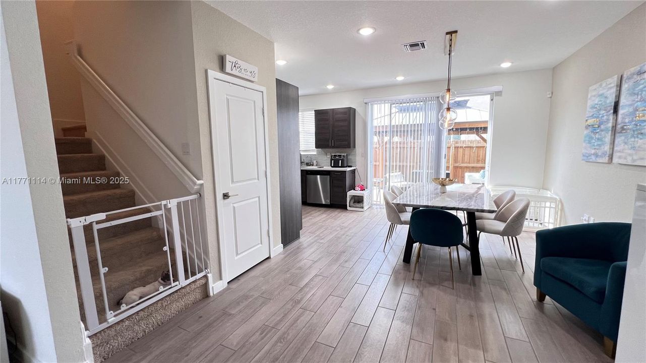 Recently Sold: $319,900 (3 beds, 2 baths, 1302 Square Feet)