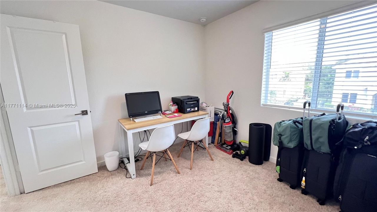 Recently Sold: $319,900 (3 beds, 2 baths, 1302 Square Feet)