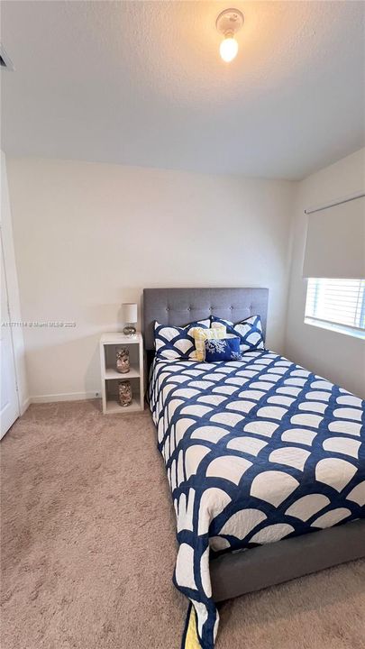 Recently Sold: $319,900 (3 beds, 2 baths, 1302 Square Feet)