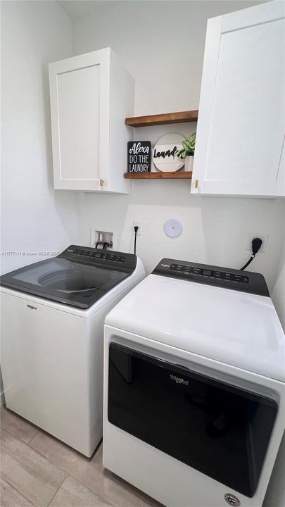 Recently Sold: $319,900 (3 beds, 2 baths, 1302 Square Feet)