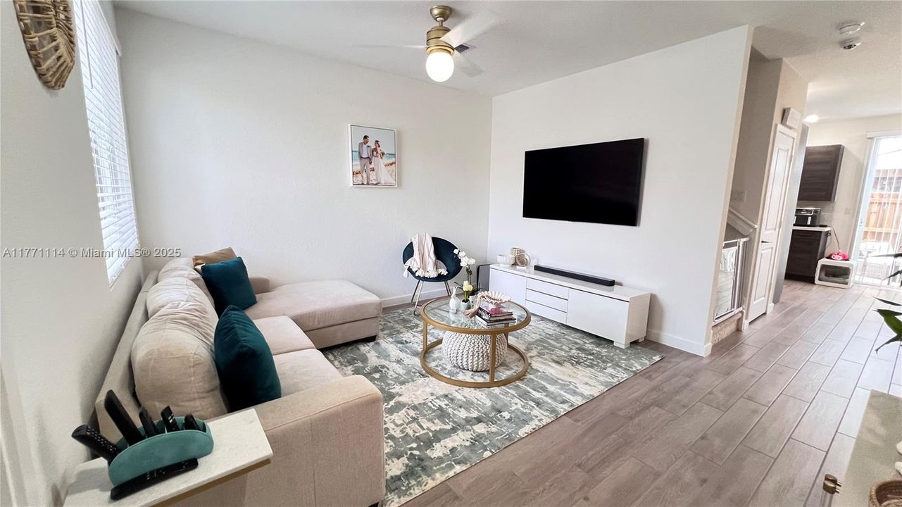 Recently Sold: $319,900 (3 beds, 2 baths, 1302 Square Feet)