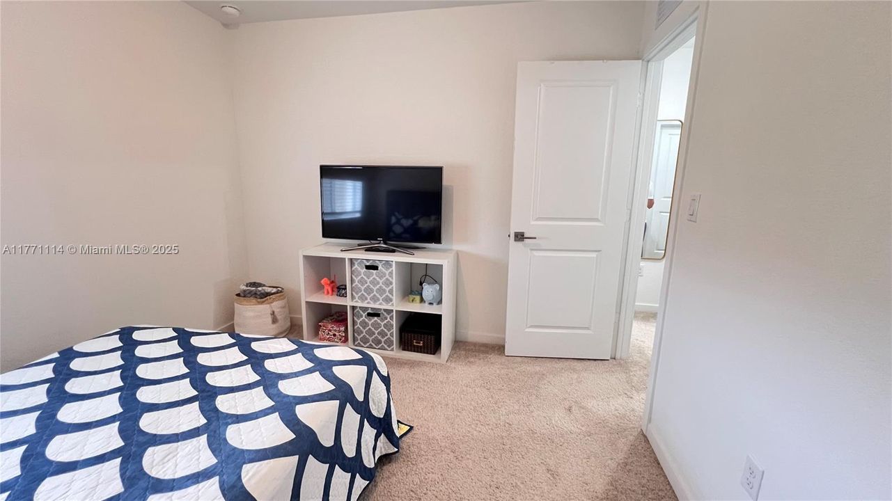 Recently Sold: $319,900 (3 beds, 2 baths, 1302 Square Feet)