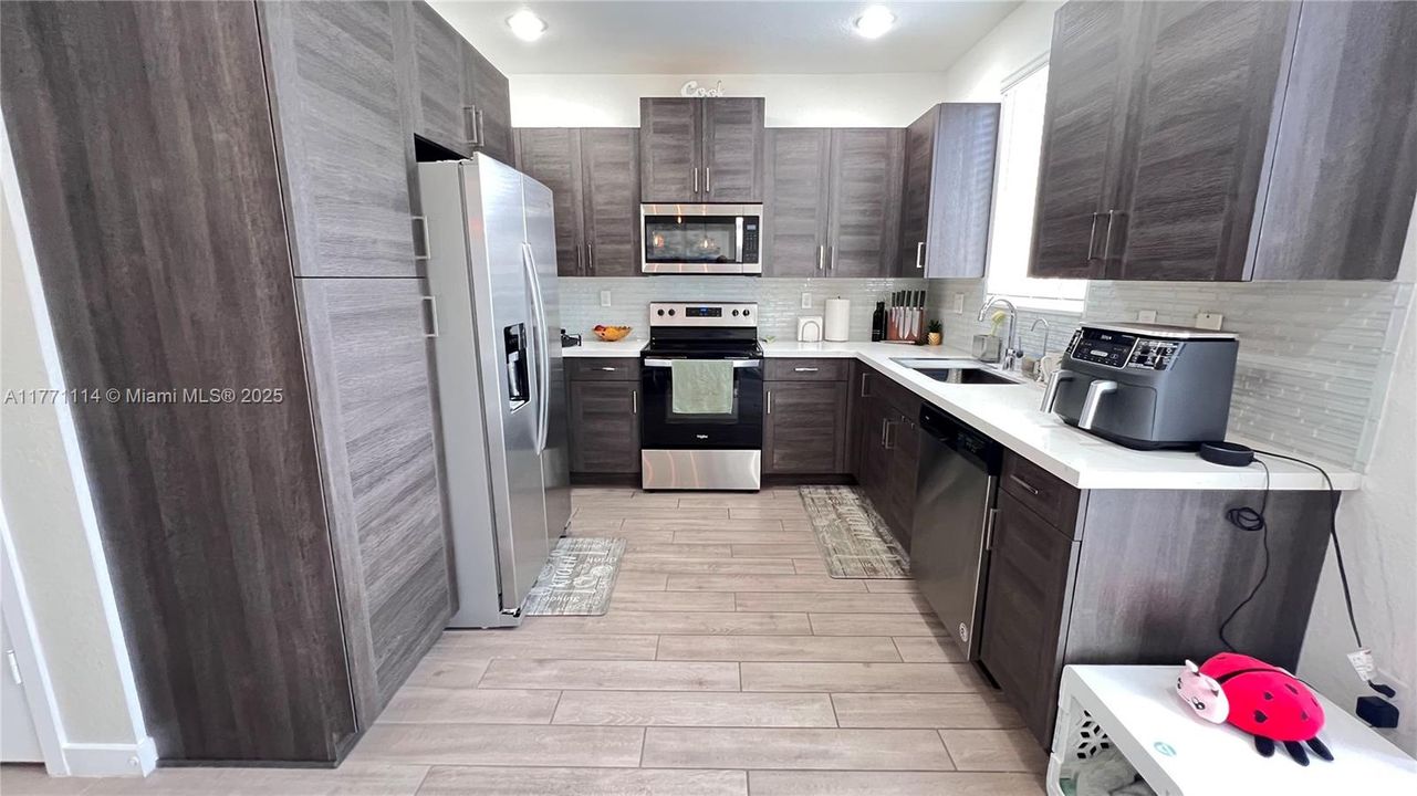 Recently Sold: $319,900 (3 beds, 2 baths, 1302 Square Feet)