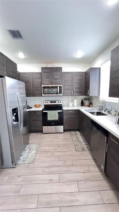 Recently Sold: $319,900 (3 beds, 2 baths, 1302 Square Feet)