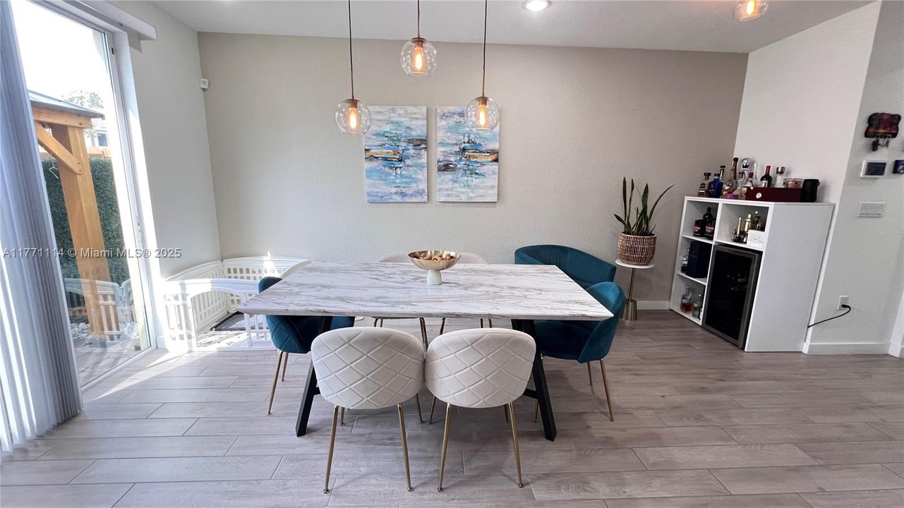 Recently Sold: $319,900 (3 beds, 2 baths, 1302 Square Feet)