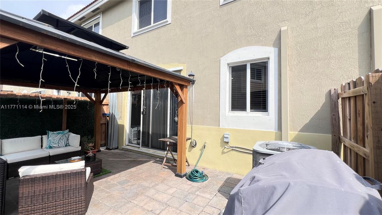 Recently Sold: $319,900 (3 beds, 2 baths, 1302 Square Feet)