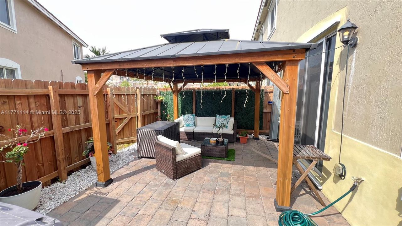 Recently Sold: $319,900 (3 beds, 2 baths, 1302 Square Feet)