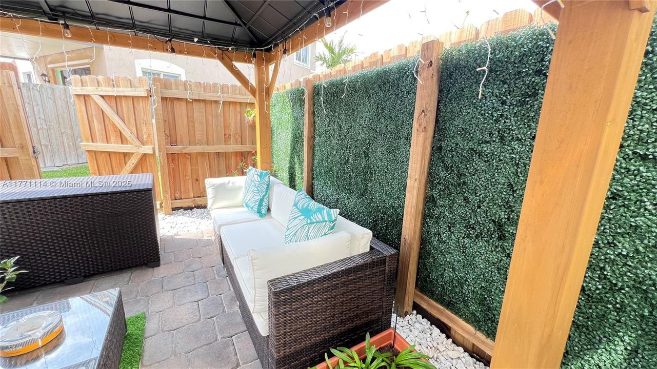 Recently Sold: $319,900 (3 beds, 2 baths, 1302 Square Feet)