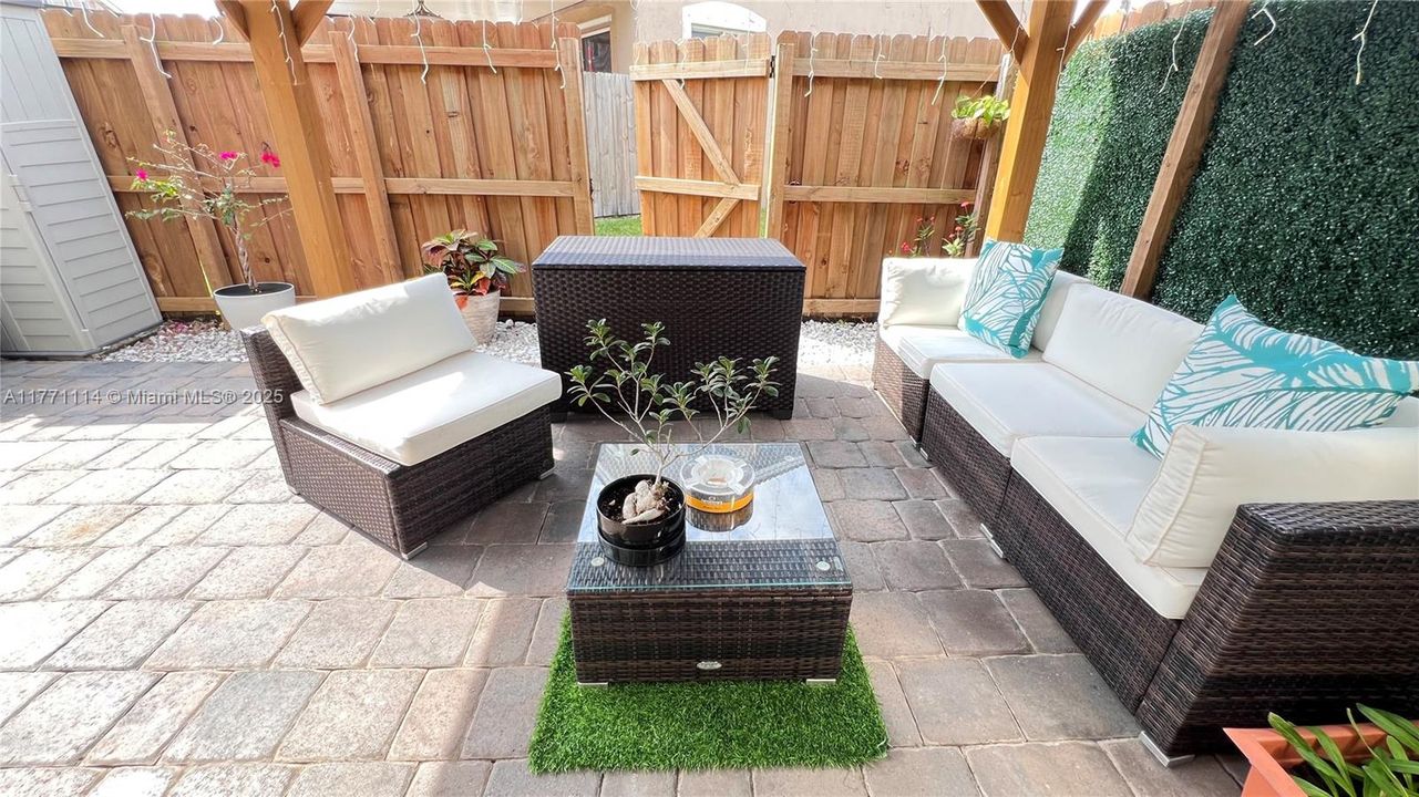 Recently Sold: $319,900 (3 beds, 2 baths, 1302 Square Feet)