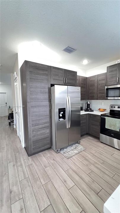 Recently Sold: $319,900 (3 beds, 2 baths, 1302 Square Feet)