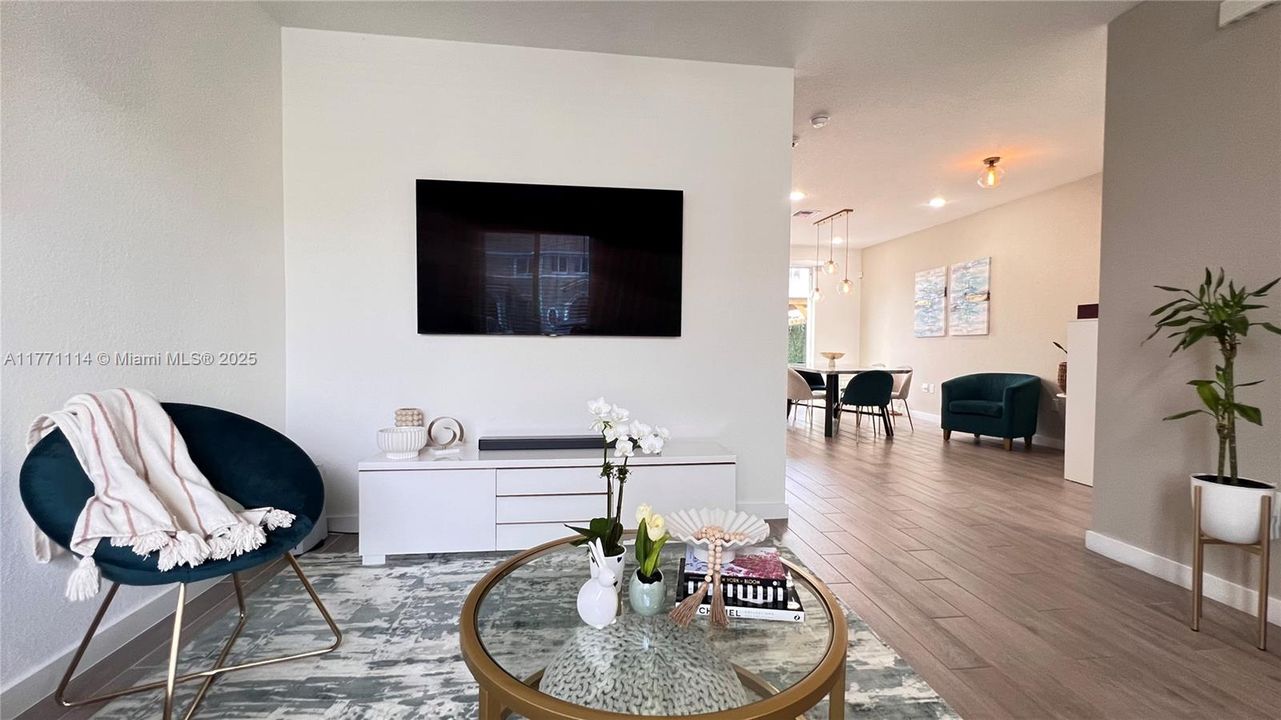 Recently Sold: $319,900 (3 beds, 2 baths, 1302 Square Feet)