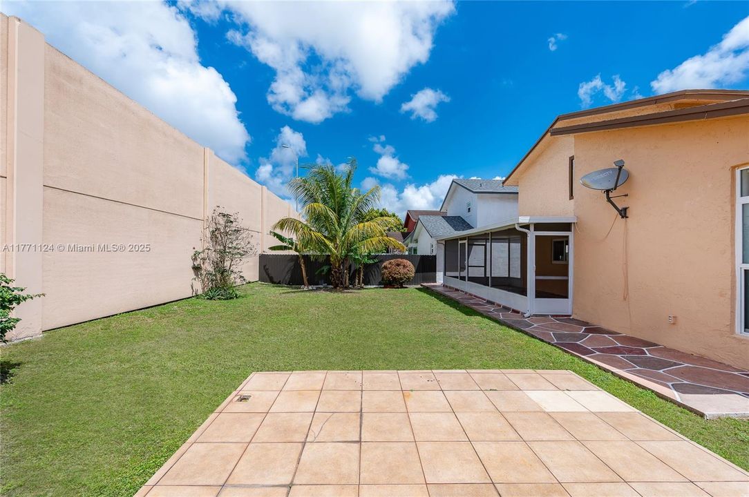 待售: $695,000 (4 贝兹, 3 浴室, 1962 平方英尺)