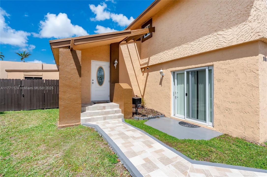 待售: $695,000 (4 贝兹, 3 浴室, 1962 平方英尺)