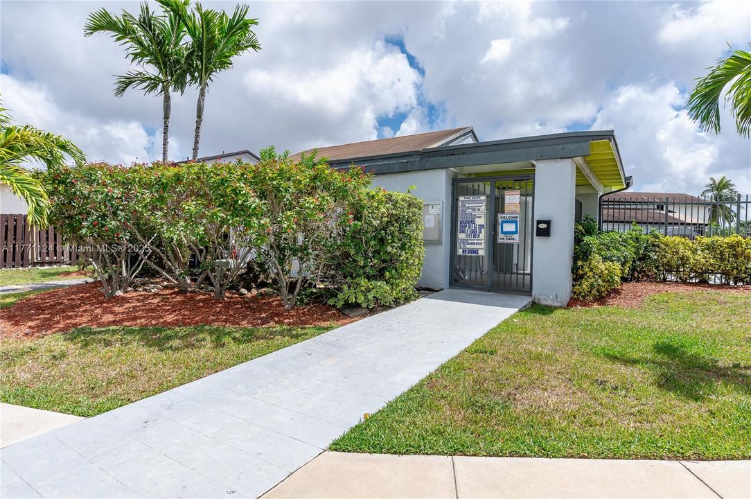 待售: $695,000 (4 贝兹, 3 浴室, 1962 平方英尺)