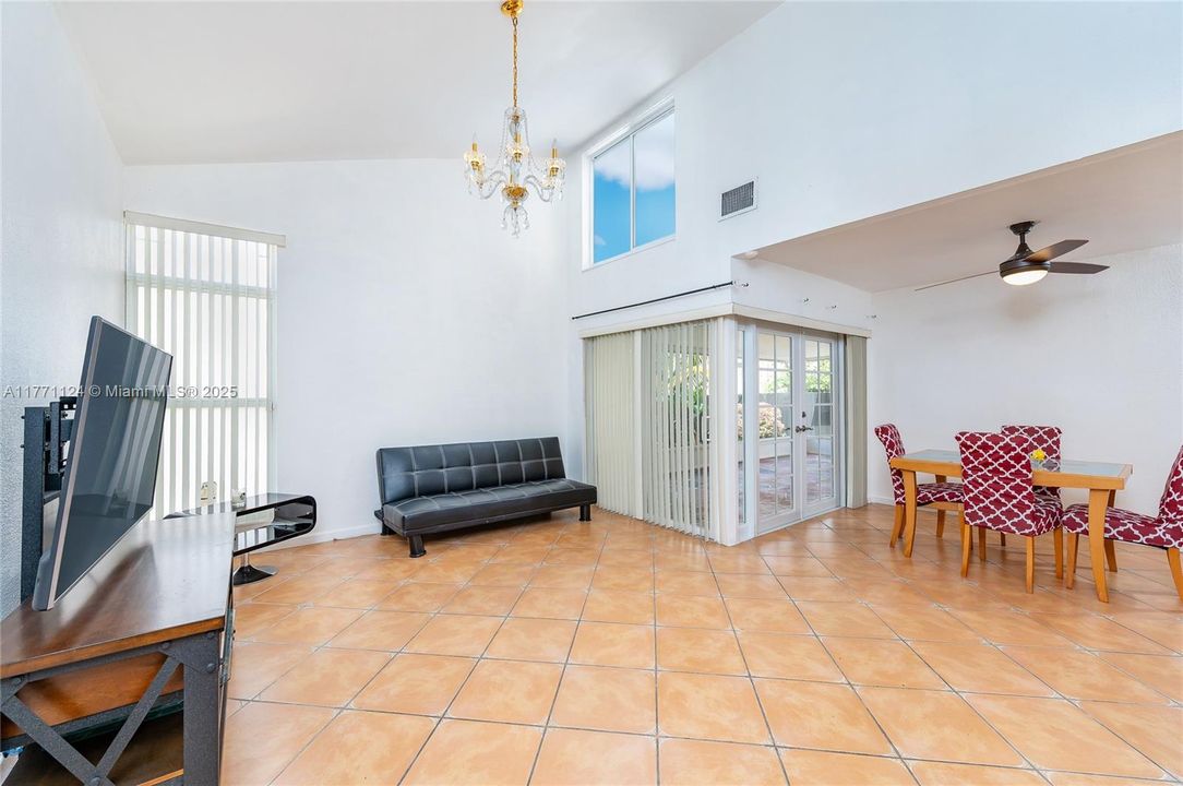 待售: $695,000 (4 贝兹, 3 浴室, 1962 平方英尺)