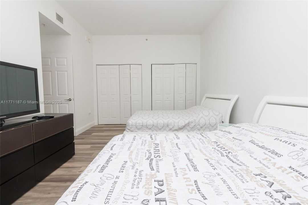 待售: $425,000 (2 贝兹, 2 浴室, 1249 平方英尺)