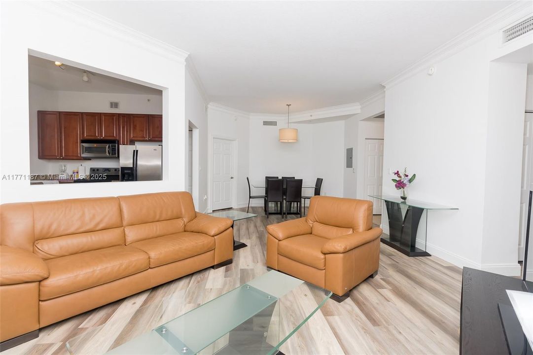 待售: $425,000 (2 贝兹, 2 浴室, 1249 平方英尺)