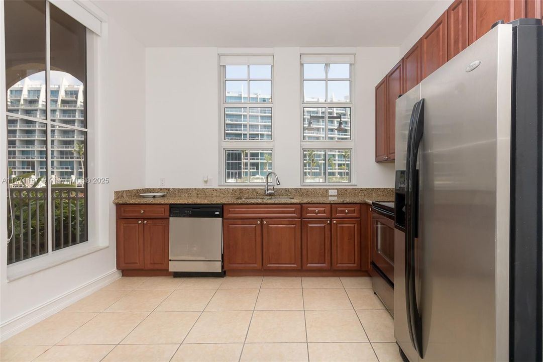 待售: $425,000 (2 贝兹, 2 浴室, 1249 平方英尺)