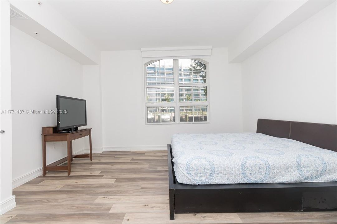 待售: $425,000 (2 贝兹, 2 浴室, 1249 平方英尺)