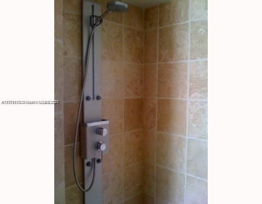 For Sale: $739,000 (1 beds, 1 baths, 914 Square Feet)