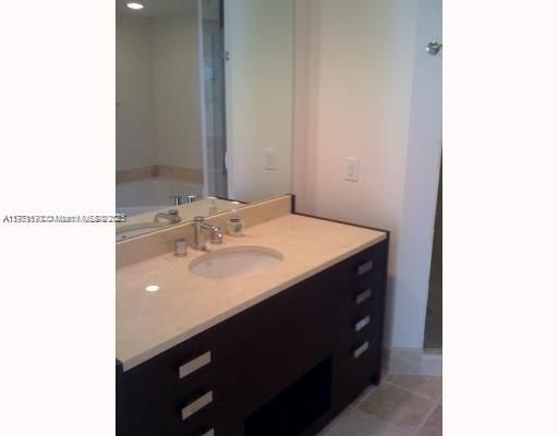 For Sale: $739,000 (1 beds, 1 baths, 914 Square Feet)