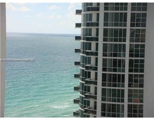 For Sale: $739,000 (1 beds, 1 baths, 914 Square Feet)