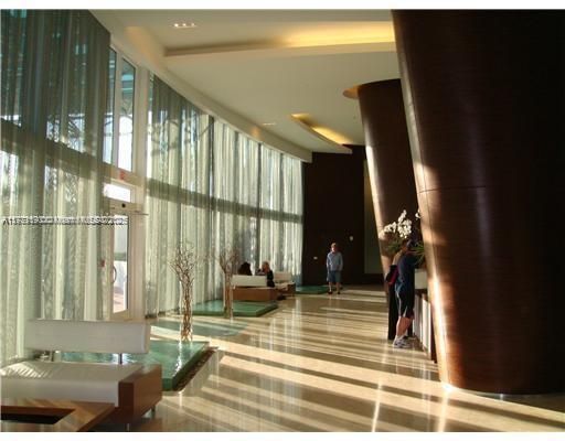 For Sale: $739,000 (1 beds, 1 baths, 914 Square Feet)