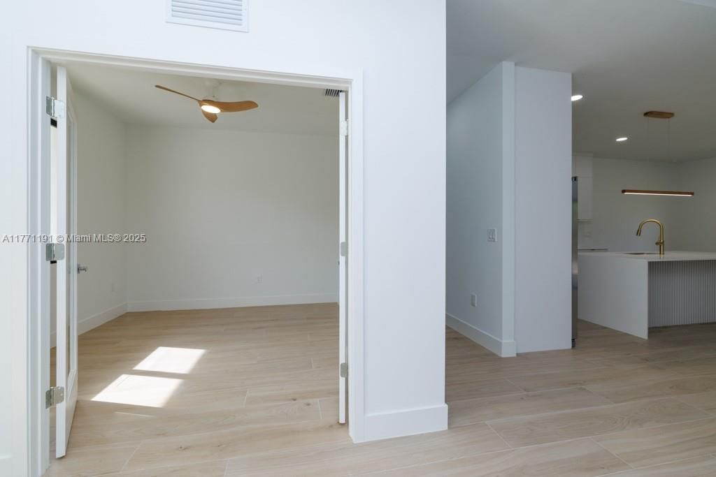 最近售出: $430,000 (4 贝兹, 2 浴室, 0 平方英尺)