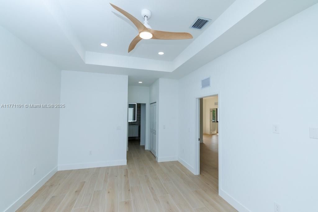 最近售出: $430,000 (4 贝兹, 2 浴室, 0 平方英尺)