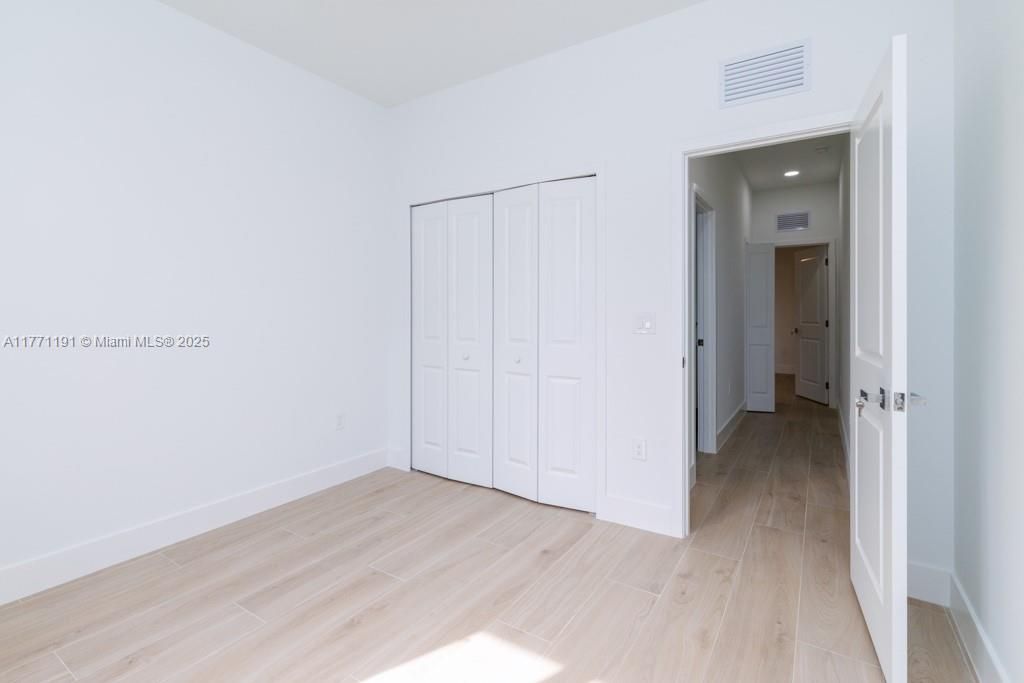 最近售出: $430,000 (4 贝兹, 2 浴室, 0 平方英尺)