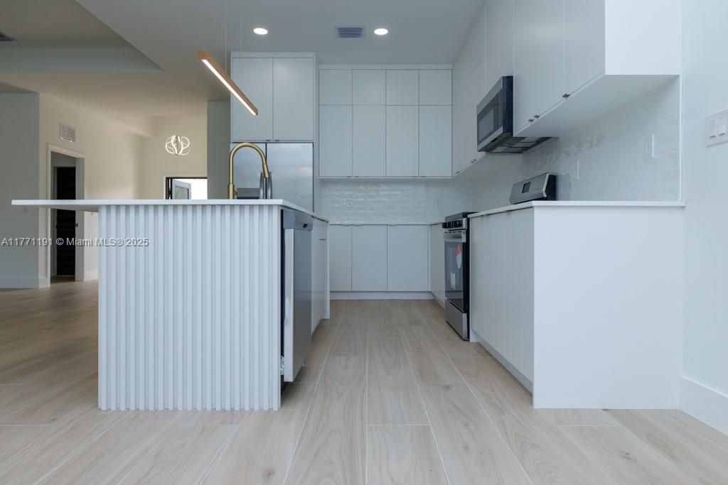 最近售出: $430,000 (4 贝兹, 2 浴室, 0 平方英尺)