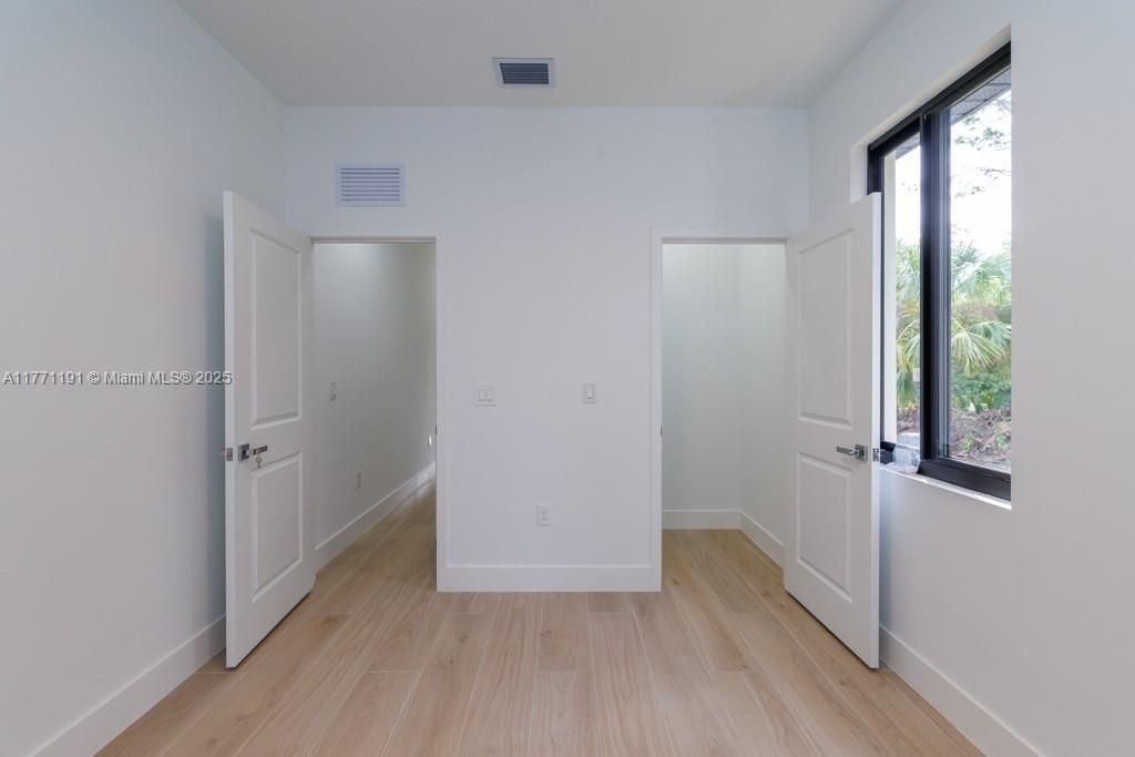 最近售出: $430,000 (4 贝兹, 2 浴室, 0 平方英尺)