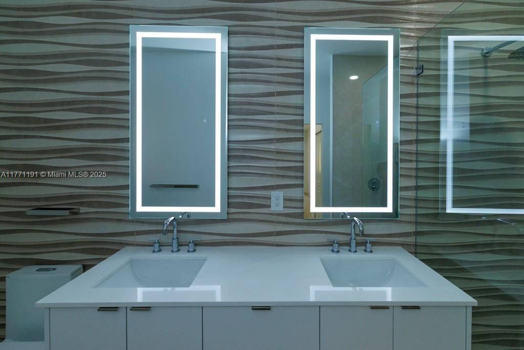 最近售出: $430,000 (4 贝兹, 2 浴室, 0 平方英尺)