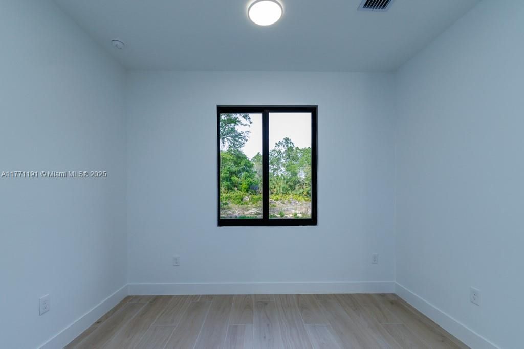 最近售出: $430,000 (4 贝兹, 2 浴室, 0 平方英尺)