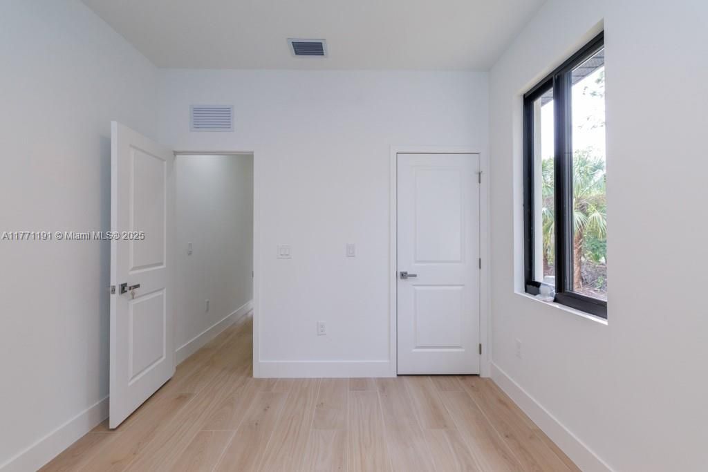 最近售出: $430,000 (4 贝兹, 2 浴室, 0 平方英尺)