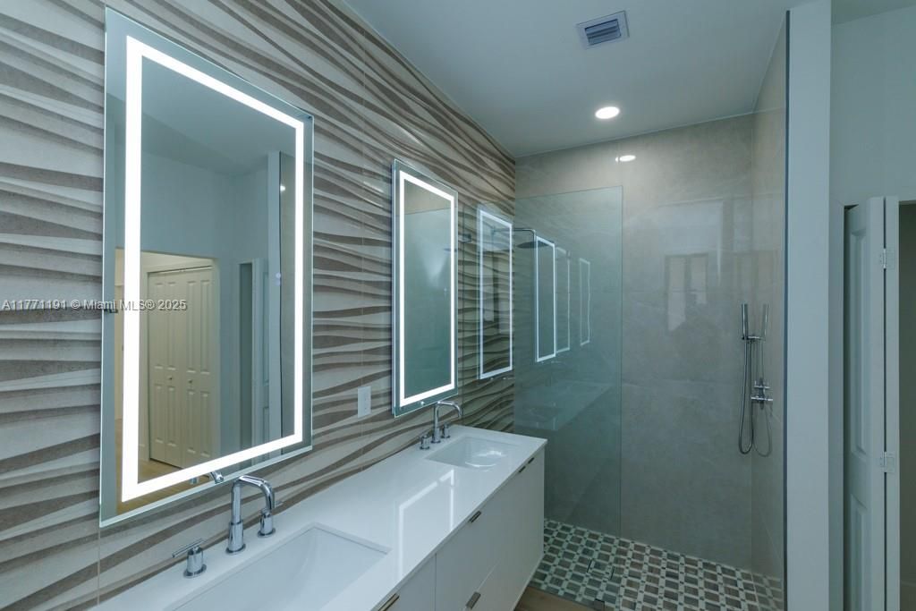 最近售出: $430,000 (4 贝兹, 2 浴室, 0 平方英尺)