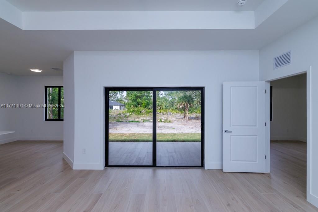 最近售出: $430,000 (4 贝兹, 2 浴室, 0 平方英尺)