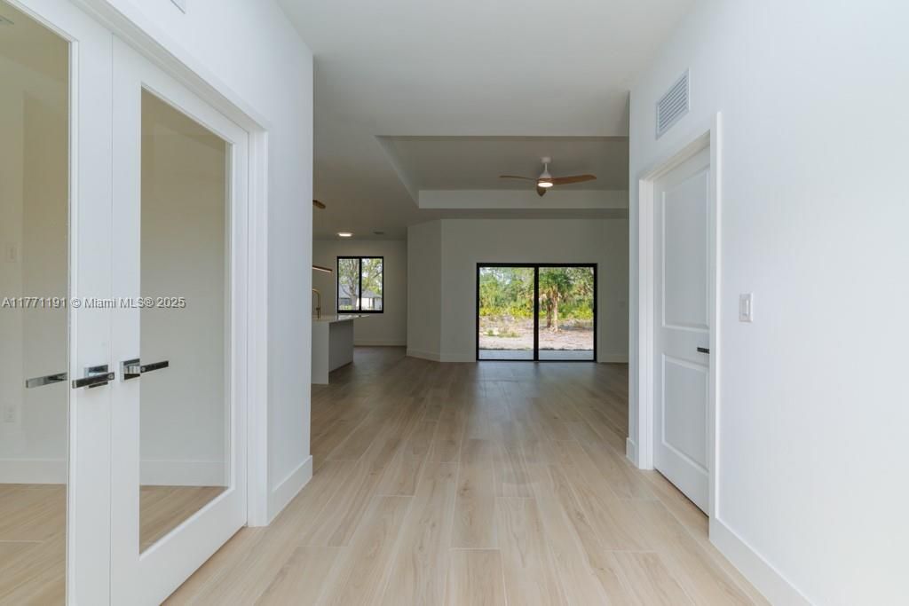 最近售出: $430,000 (4 贝兹, 2 浴室, 0 平方英尺)