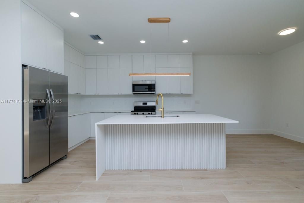 最近售出: $430,000 (4 贝兹, 2 浴室, 0 平方英尺)